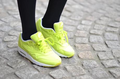 nike air max one cyber neon yellow womens