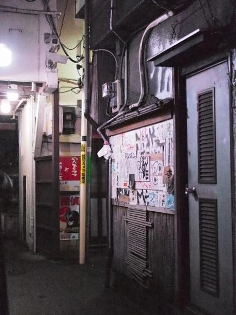 P20602681 渋谷に残る狭小なディープな横丁，のんべえ横丁 / Nonbei Yokochoh,nostalgic back alley,in Shibuya
