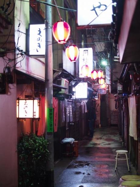 P20602401 渋谷に残る狭小なディープな横丁，のんべえ横丁 / Nonbei Yokochoh,nostalgic back alley,in Shibuya