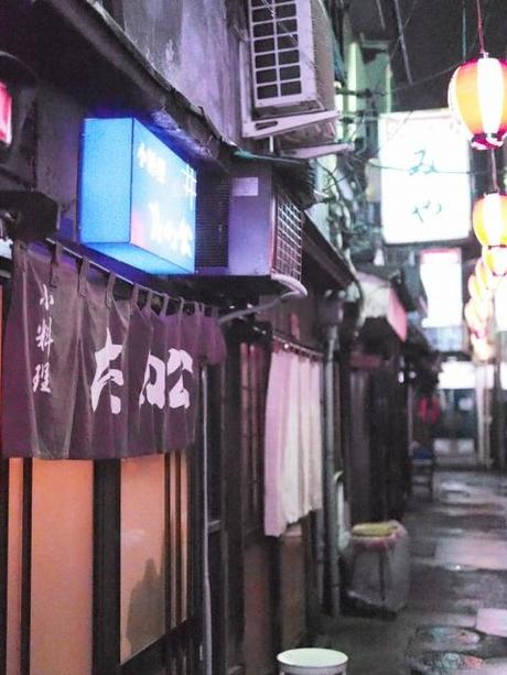 P20602741 渋谷に残る狭小なディープな横丁，のんべえ横丁 / Nonbei Yokochoh,nostalgic back alley,in Shibuya