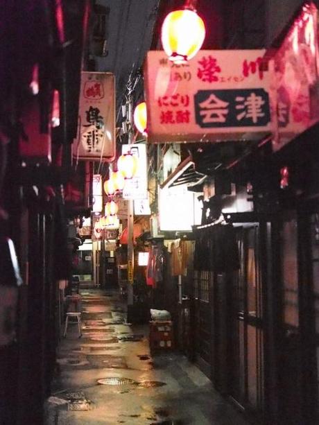 P20602261 渋谷に残る狭小なディープな横丁，のんべえ横丁 / Nonbei Yokochoh,nostalgic back alley,in Shibuya