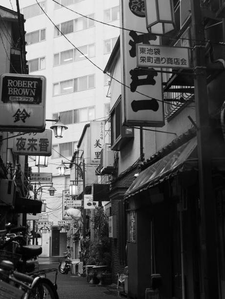 P2060196 消えつつある池袋の横丁 /  attractive alleys are disappearing from Ikebukuro,metropolitan city