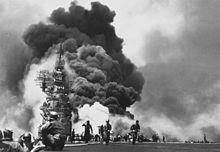 220px-USS_Bunker_Hill_hit_by_two_Kamikazes