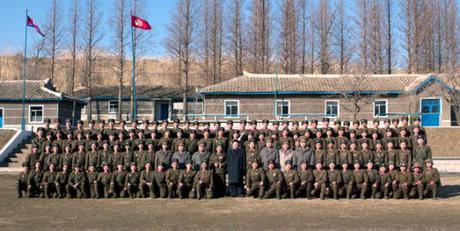 Kim Jong Un poses for commemorative photograph with service members and officers of the Wolnae Islet defense unit (Photo: Rodong Sinmun)