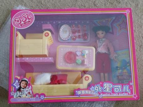 Dolly Review: Kurhn Doll with Living Room Set Kurhn/Living Room set in Space themed box