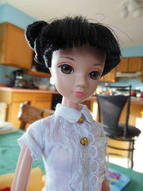 Dolly Review: Kurhn Doll with Living Room Set Another shot of Kurhn's face