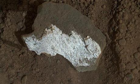 Curiosity Mars Rover Breaks Rock To Reveal White Interior