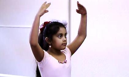 d4 Dance Moms: If You Wanna Be The Apple Of Her Eye, You Better Push It And Throw It And Fix That Face.