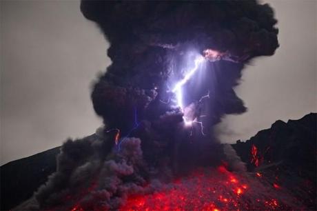 Volcanic Lightning Photographed by Martin Rietze volcano-5