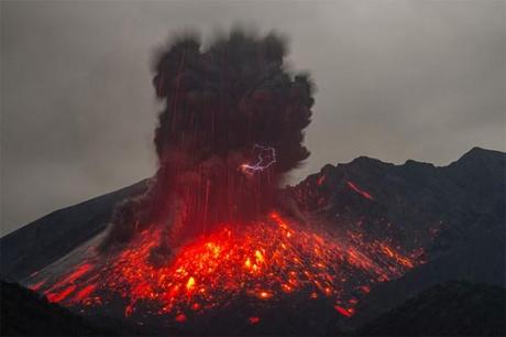 Volcanic Lightning Photographed by Martin Rietze volcano-6