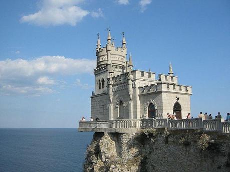 Welcome to the Swallow's Nest File:The Swallow's Nest castle on the Aurora cliffs of cape Ai-Todor (2005-09-229).jpg
