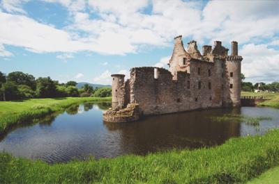 Discover the Caerlaverock Castle