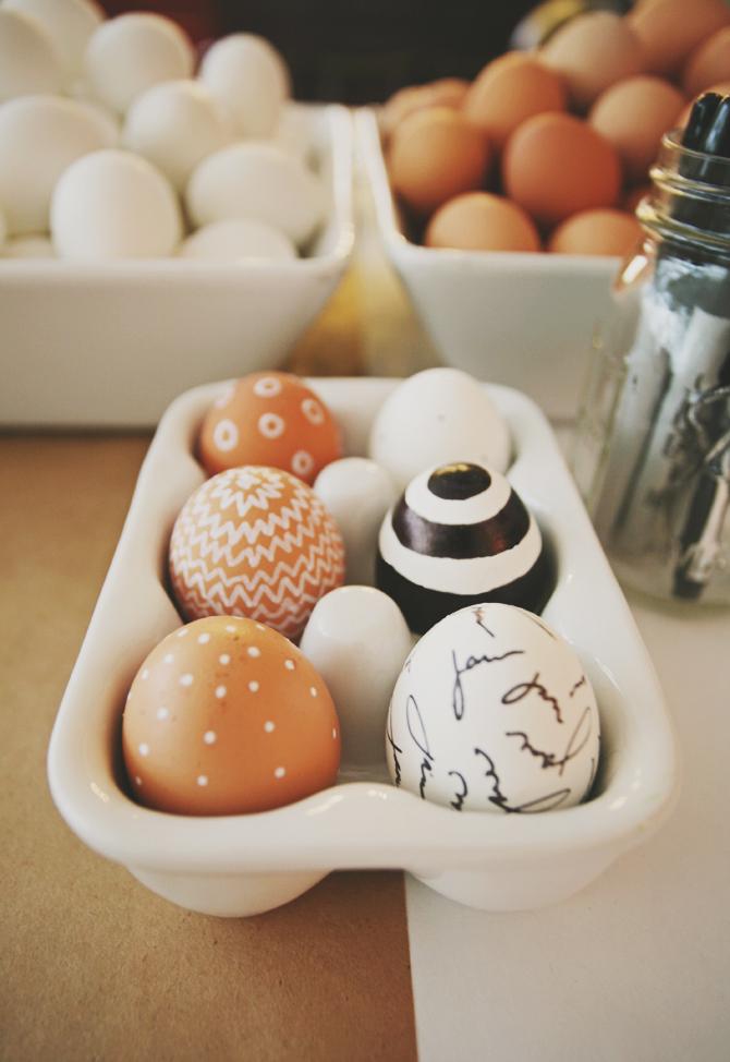 modern easter eggs via seejaneblog