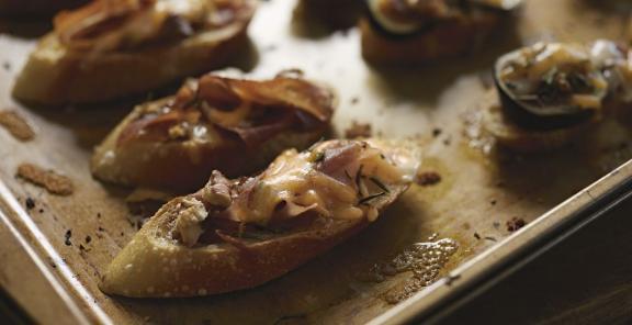 Fig-Proscuitto Crostini