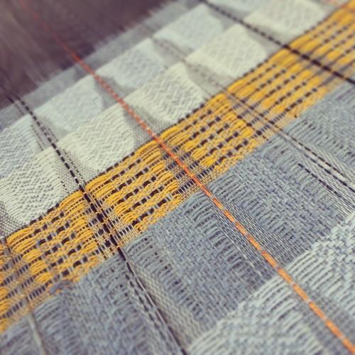 clairwhyman:

Crossing lines #mmu #textiles #weaving #weave...