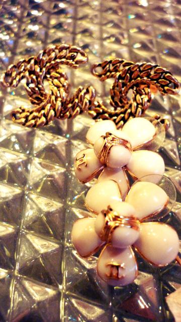 A Guilty Pleasure: Hunting For Vintage Chanel in Paris chanel02