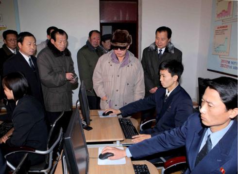 Kim Jong Il tours the Chongjin University of Mining and Metallurgy's E-library December 2009 (Photo: KCNA).