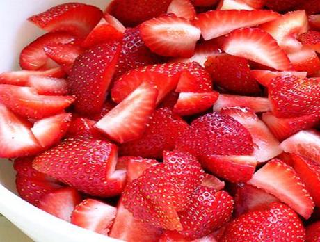 strawberries-sliced-and-fresh