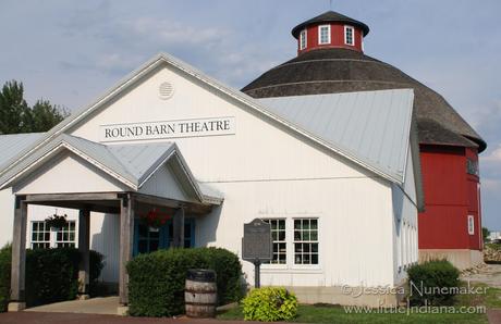 Nappanee, Indiana: Amish Acres Round Barn Theater