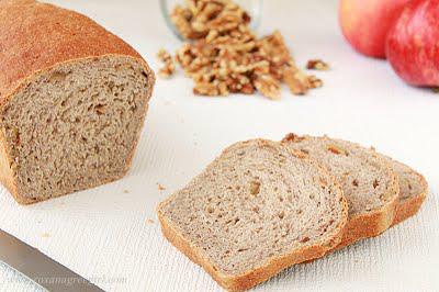 Apple Walnut Bread (vegan)