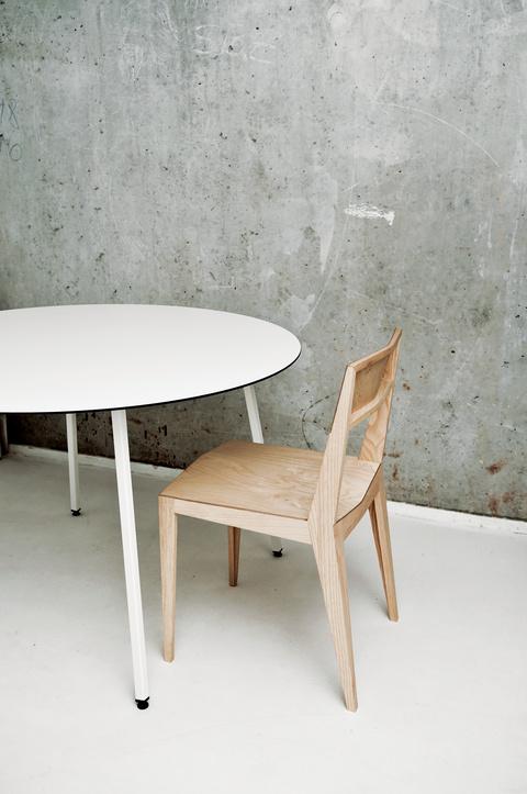 45 Kilo Table and chair by 45 Kilo