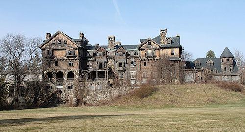 9 Of The Most Fascinating Abandoned Mansions From Around The World