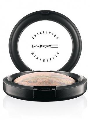 MAC Teams Up With Hayley Williams for Paramore Collection