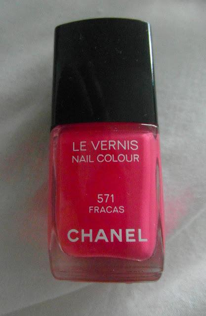 Chanel Nail Vernis Fracas Swatch and Review
