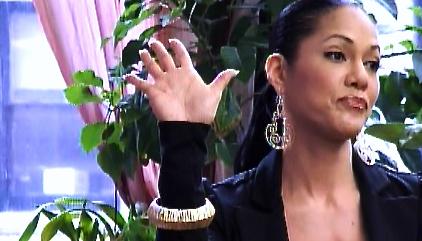 Dance Moms: It’s All Going Down In Midtown. The Christi vs. Kristie Throw Down And A Candy Apple Showdown. d1