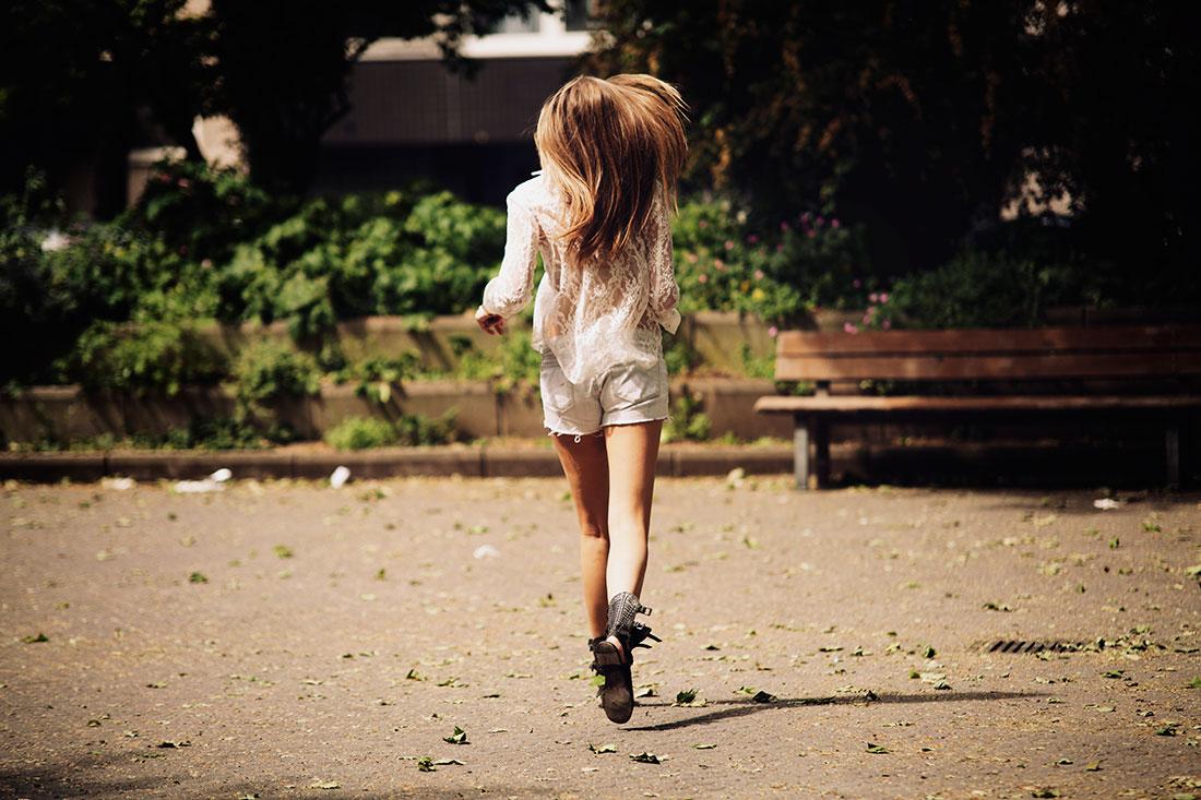 Carolin “In the Park” by Aylin Reckermann Carolin Kutz © Aylin Reckermann