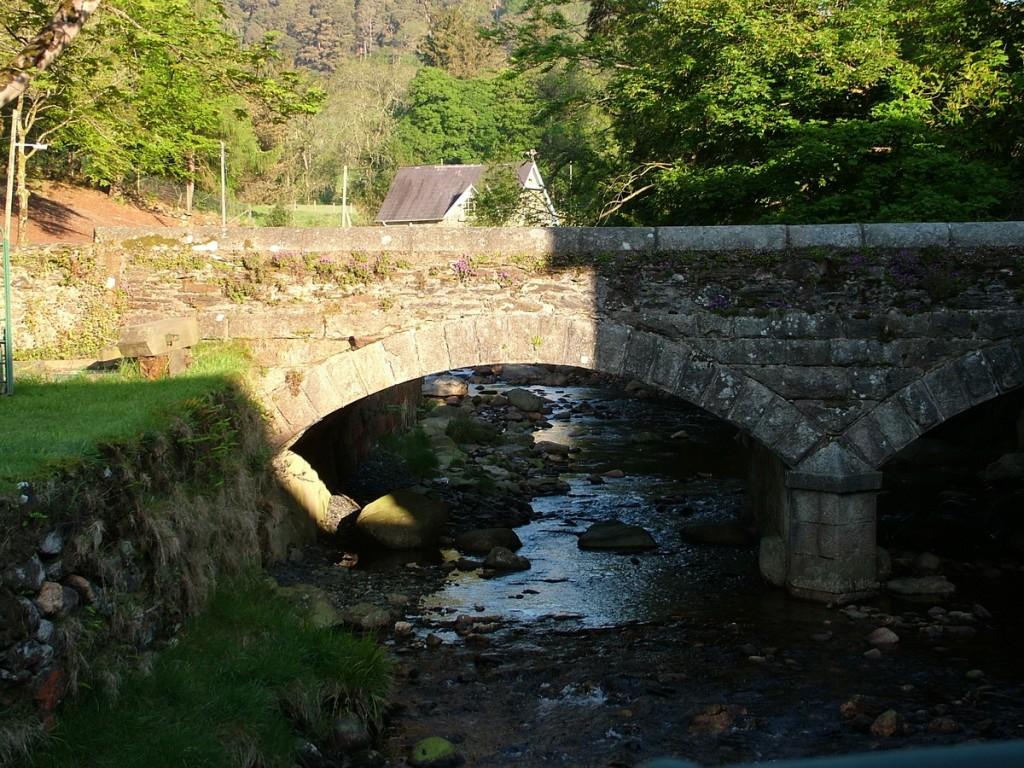 Glendalough, one of the most beautiful places in Ireland Glendalough stone bridge - Wicklow Mountains - Ireland