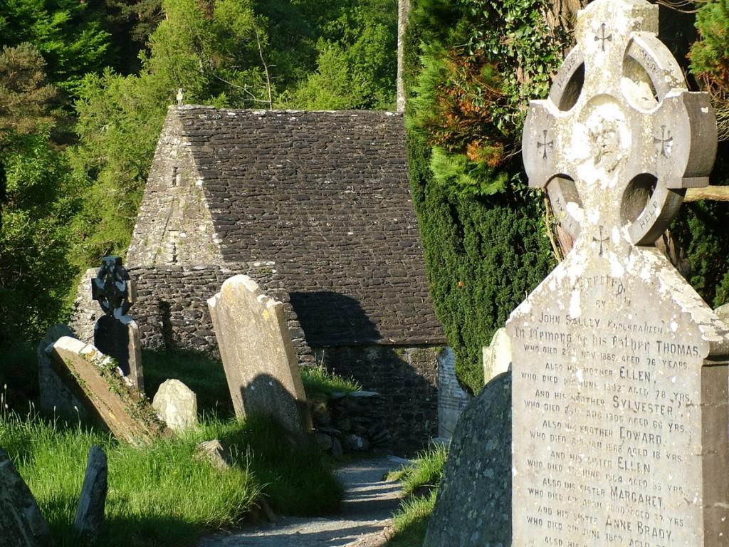 Glendalough, one of the most beautiful places in Ireland St Kevin's Church and tombstones - Glendalough - Ireland