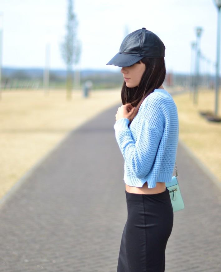 cropped baby blue knit leather cap