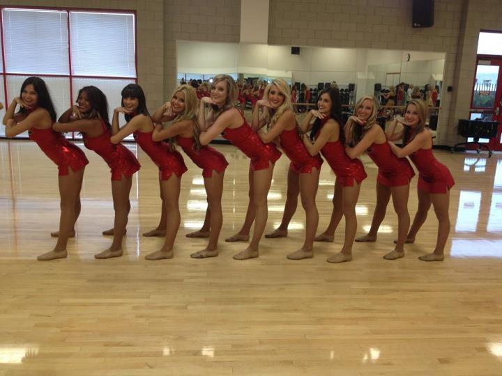 San Diego State Dancers Take Great Group Photos