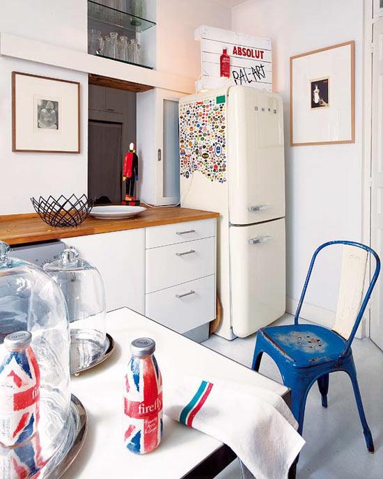 BETWEEN BOHEMIAN AND CHIC BETWEEN BOHEMIAN AND CHIC