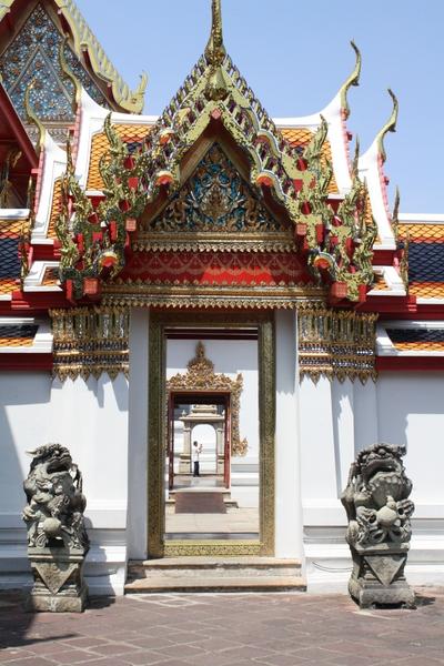 Playing tourist in Bangkok wat pho bangkok