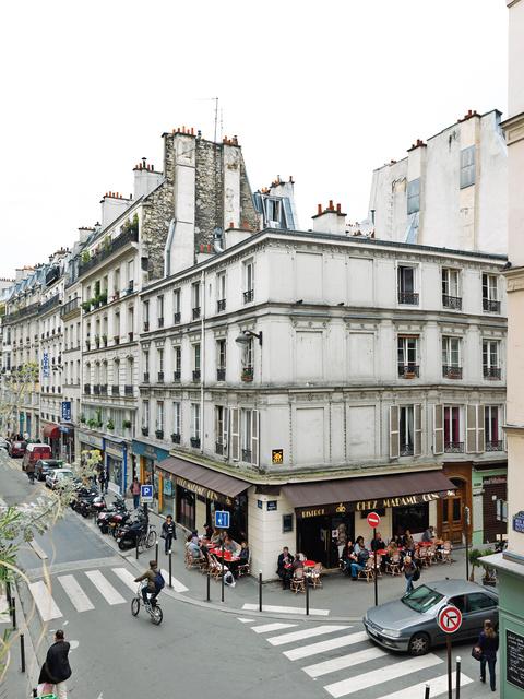 Parisian apartment vuilding facade.
