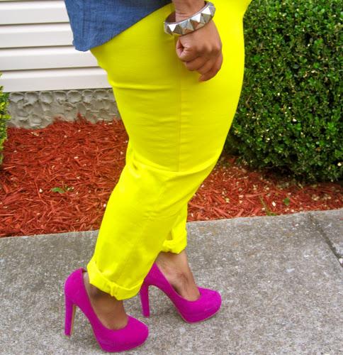 Update Your Summer Wardrobe With Colored Jeggings
