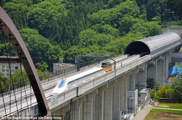 Japan tests 310mph LO Series bullet train article-2335785-1A1F368B000005DC-478_634x421