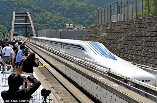 Japan tests 310mph LO Series bullet train article-2335785-1A1F3110000005DC-961_634x417