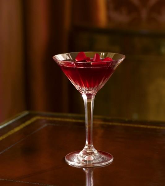 POM Fleur Cocktail by Sugarloco.com POM Fleur cocktail, pomegranate martini, pomegranat cocktail, red martini