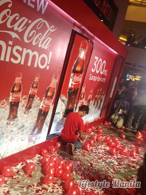 Coca-Cola’s Latest: Ito Na! Coca-Cola-Ito-Na-Glee-For-Coke-Vendo-Machine