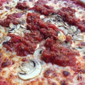 Pizza Pino: A Tourists’ Meet-up Point Pizza_Pino_Champs_Elysees_Paris19