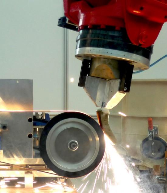 Robots Will Repair Turbine Blades Faster and Cheaper A robot automatically restores the damaged sections of a turbine blade. (Credit: Fraunhofer IWF TU Berlin)