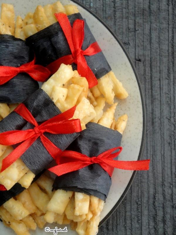 NIMKI/ NAMAK PARÉ/ MATHRI (Savoury Indian Stick Crackers)