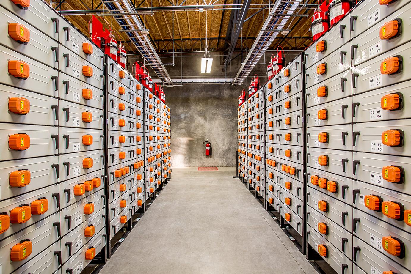 Building Energy Storage Systems For Smarter Power Grids To Accomodate