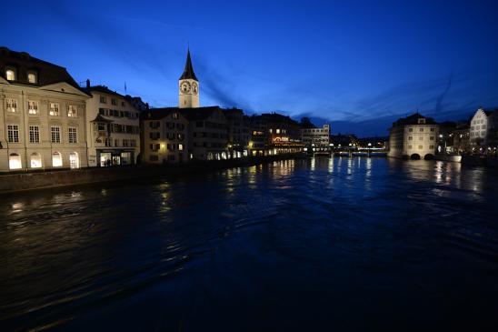 How to feel (the) blue without the need of a tripod: the Nikon 16-35 mm f/4 VR artborghi-blue-light-zurich-4