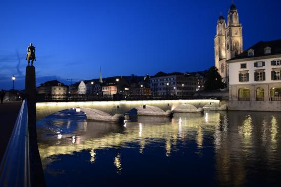 How to feel (the) blue without the need of a tripod: the Nikon 16-35 mm f/4 VR artborghi-blue-light-zurich-1