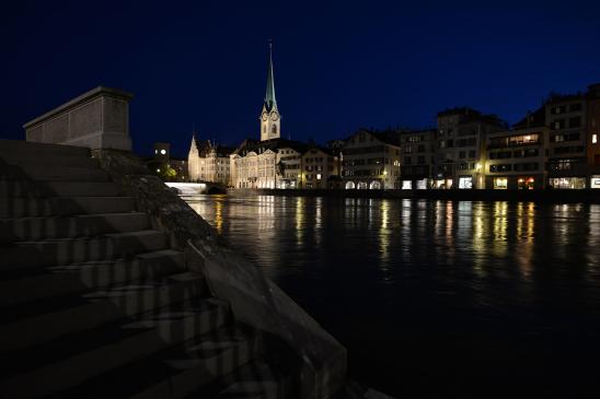 How to feel (the) blue without the need of a tripod: the Nikon 16-35 mm f/4 VR artborghi-blue-light-zurich-6