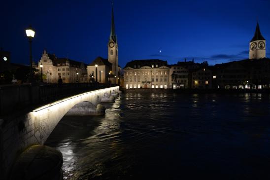 How to feel (the) blue without the need of a tripod: the Nikon 16-35 mm f/4 VR artborghi-blue-light-zurich-3